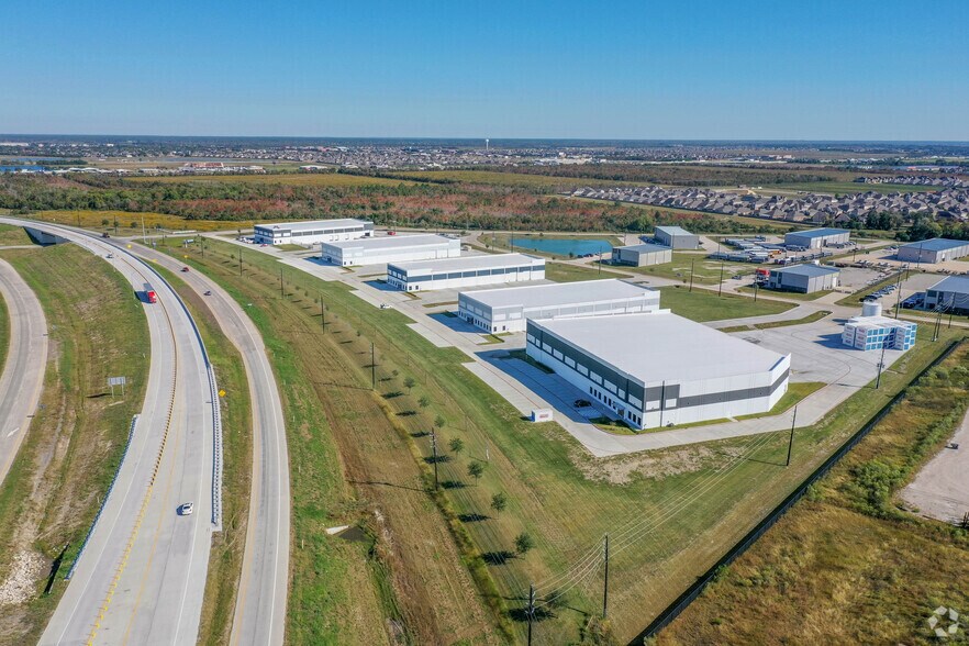 More Photos Of 8223 Parkside Ave, Baytown Warehouse For Lease