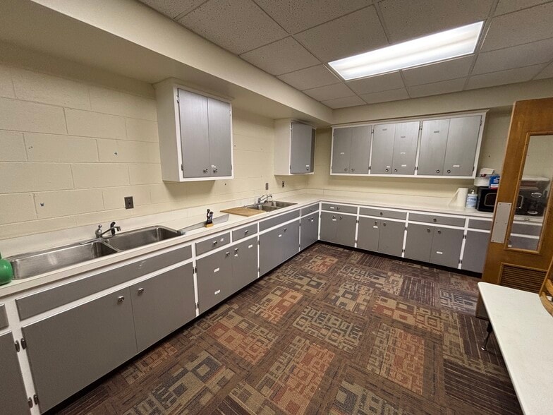 More Photos Of 961 E Maple St, Holly Religious Facility For Sale