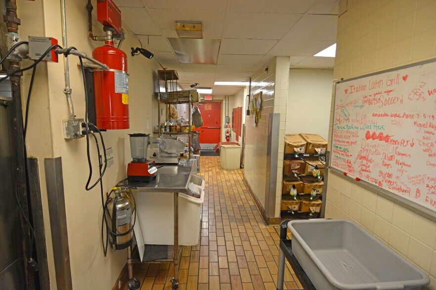 More Photos Of 101 N Us-17, Palatka Drugstore For Sale