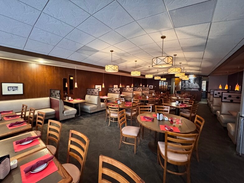 More Photos Of 572 2nd Ave, Troy Restaurant For Sale