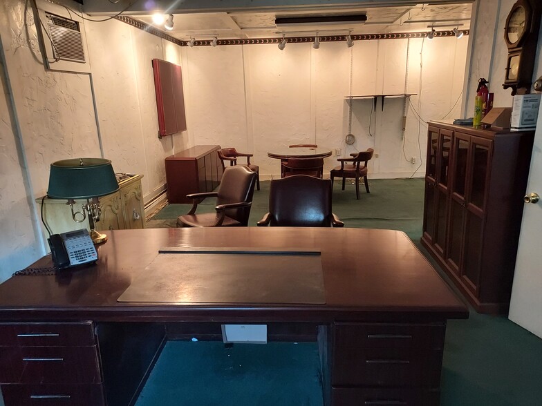 More Photos Of 66-68 Plymouth St, Edwardsville Flex For Sale