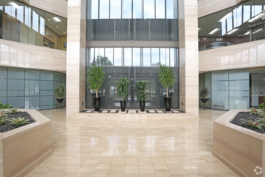 More Photos Of 1225 N Loop Fwy W, Houston Office For Lease
