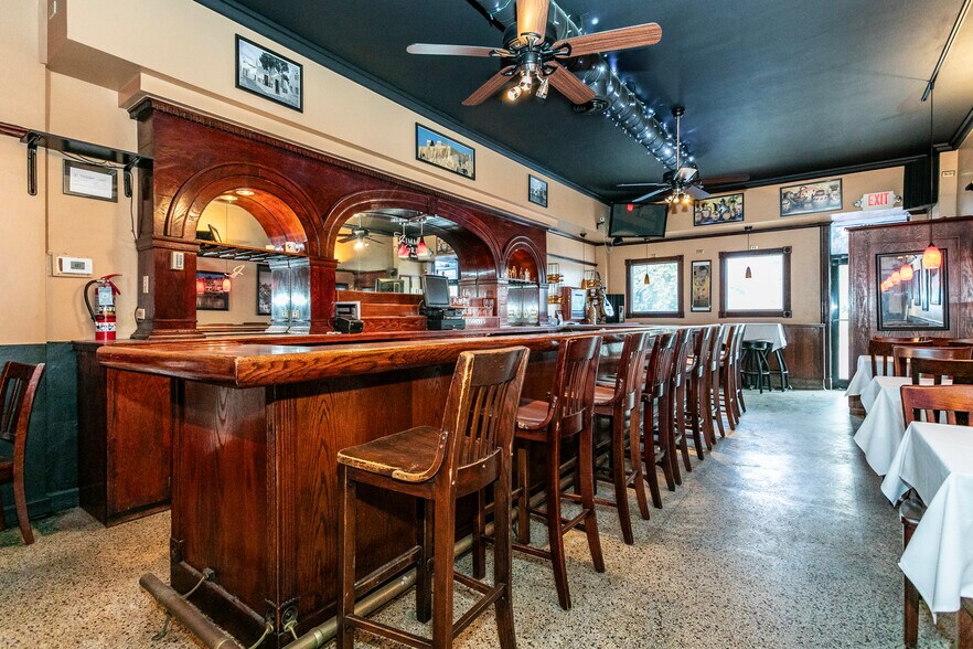 More Photos Of 1856 E Broadway, Alton General Retail For Sale