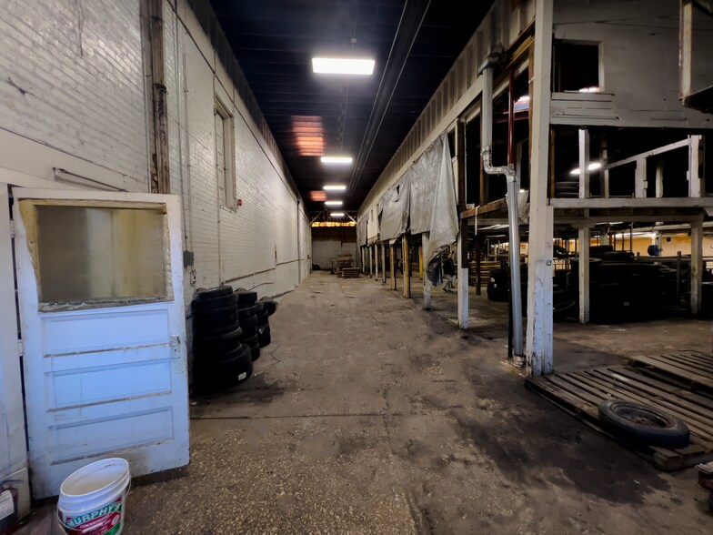 More Photos Of 7829-7839 W Grand Ave, Elmwood Park Warehouse For Sale