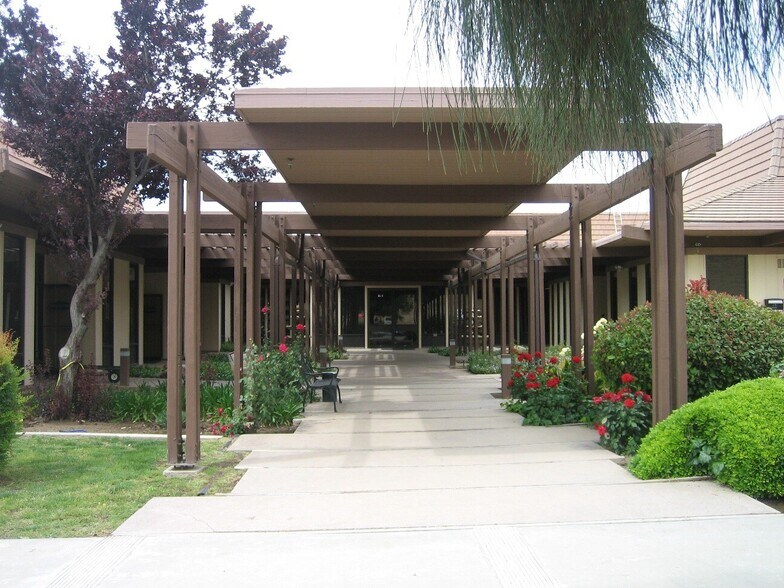 More Photos Of 6200 Lake Ming rd, Bakersfield Office For Lease
