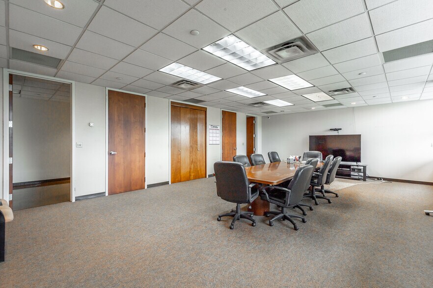 More Photos Of 2800 Riverport Rd, Chattanooga Light Manufacturing For Lease