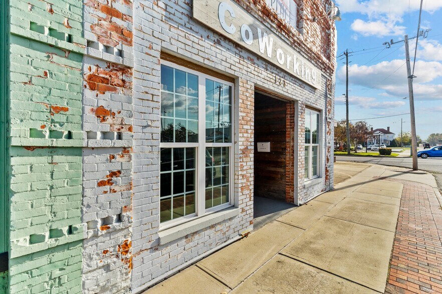 More Photos Of 123 S Railroad Ave, Dunn General Retail For Sale
