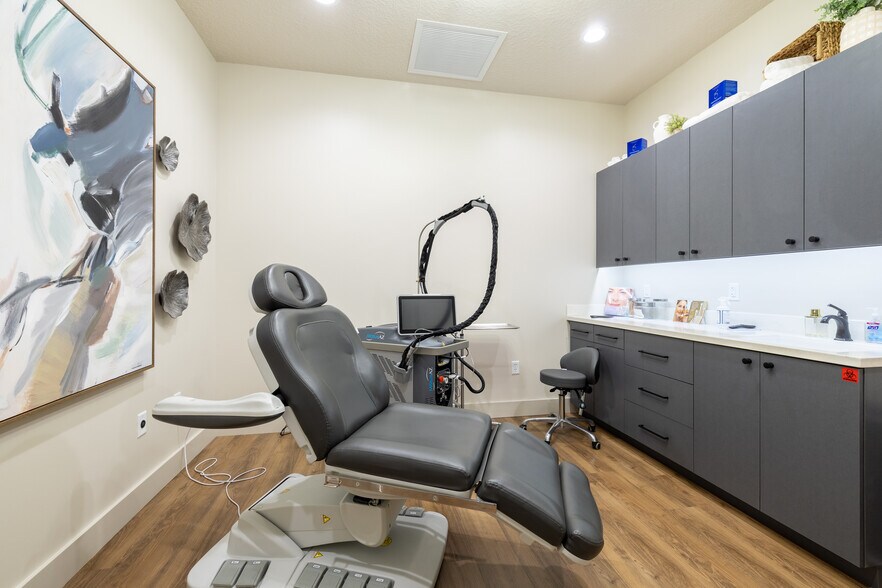 More Photos Of 961687 Gateway Blvd, Fernandina Beach Medical For Sale