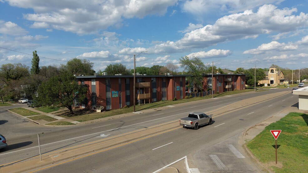 Primary Photo Of 2510 E Lincoln St, Wichita Apartments For Sale