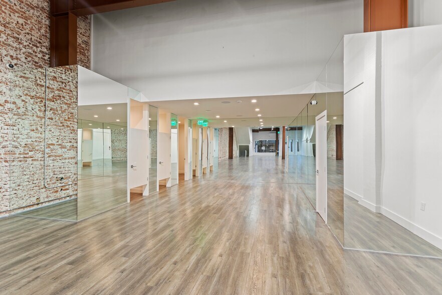 More Photos Of 901-907 S Hill St, Los Angeles Storefront For Lease