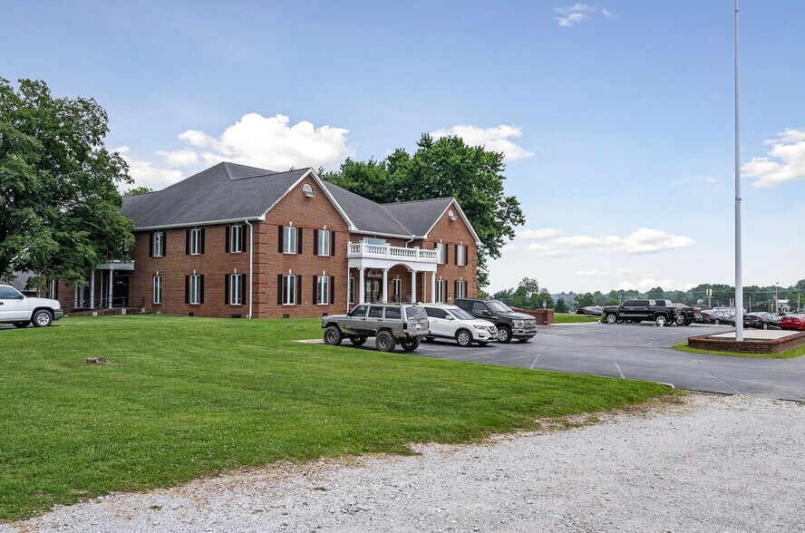 More Photos Of 236 Miller Ave, Crossville Medical For Sale