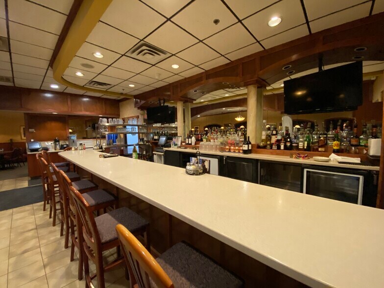 More Photos Of 2006 W Willow St, Lansing Restaurant For Sale