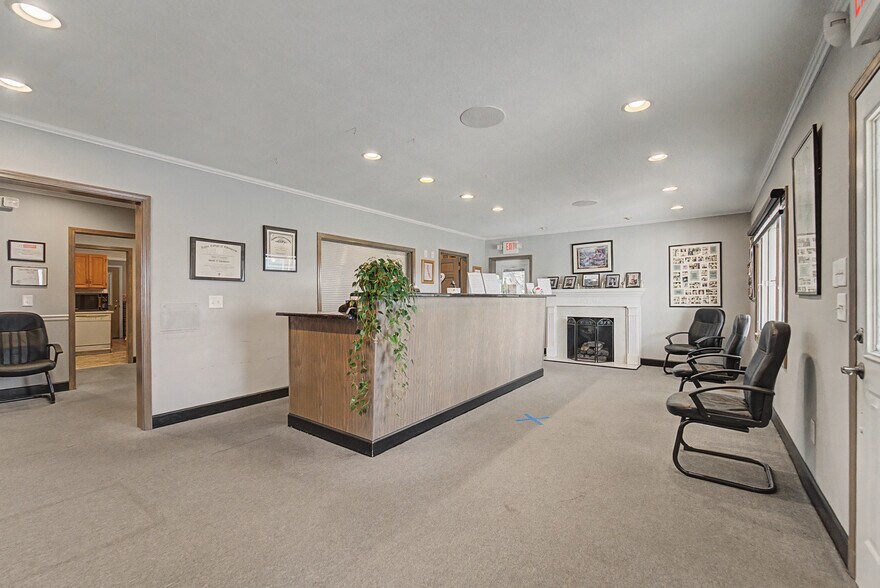 More Photos Of 156 White Oak St, Franklin Medical For Sale