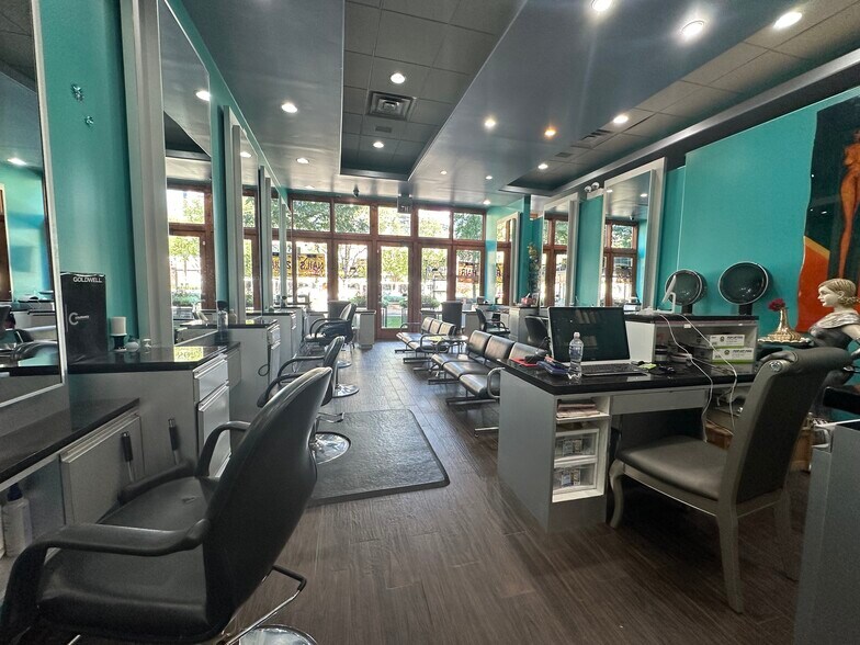 More Photos Of 801-807 W Randolph St, Chicago General Retail For Sale
