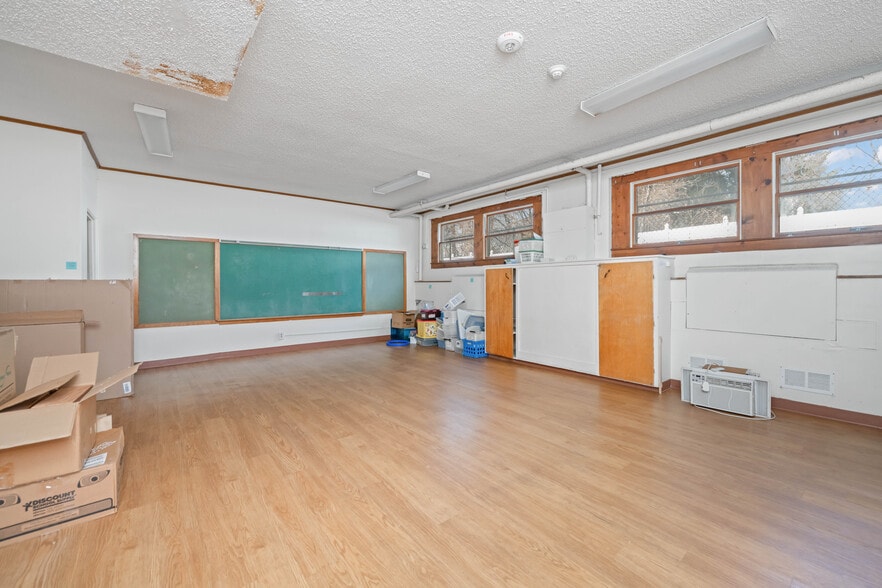 More Photos Of 2889 Culver rd, Rochester Specialty For Sale