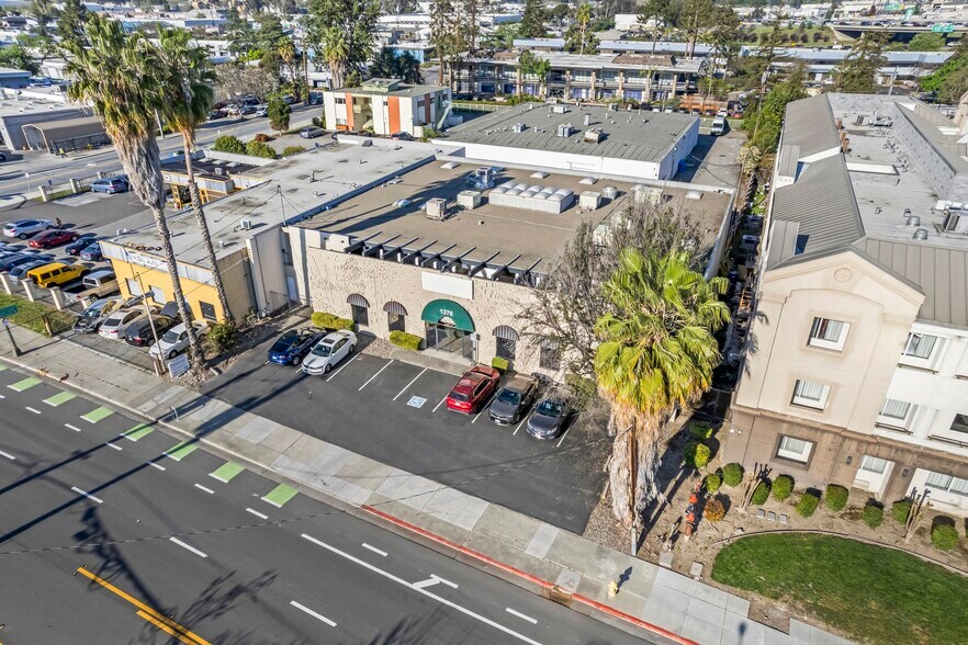 More Photos Of 1376 N 4th St, San Jose Light Distribution For Sale