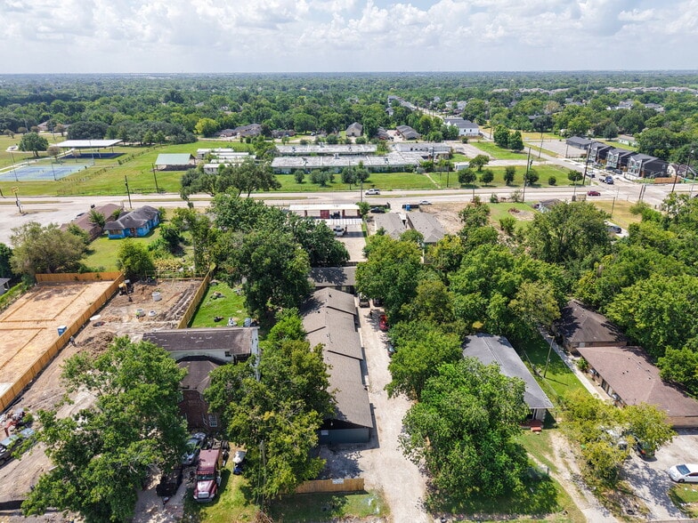 More Photos Of 5022 Mallow St, Houston Apartments For Sale