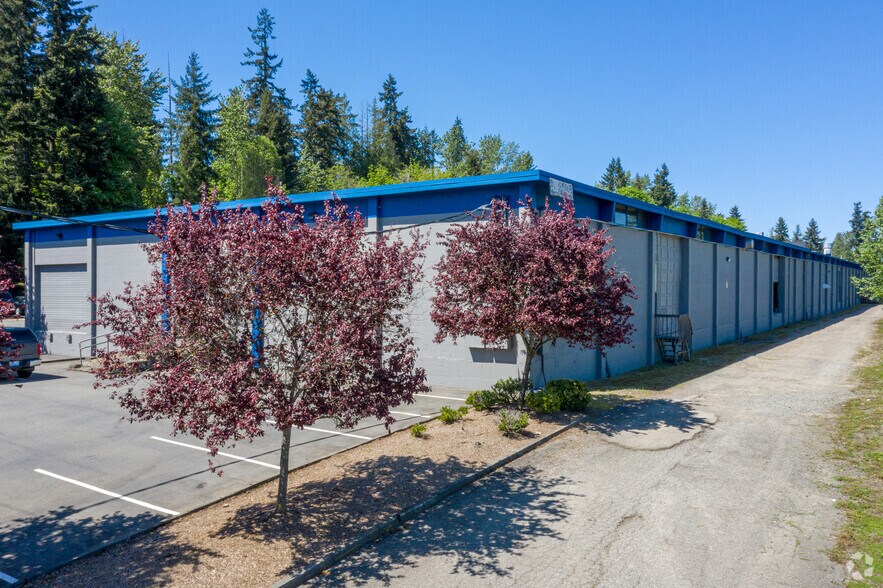 More Photos Of 11828 NE 112th St, Kirkland Manufacturing For Lease