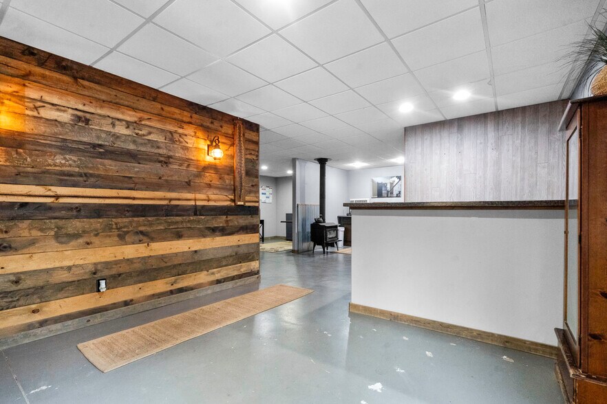 More Photos Of 11155 Hubbard Rd, Kansas City Flex For Sale