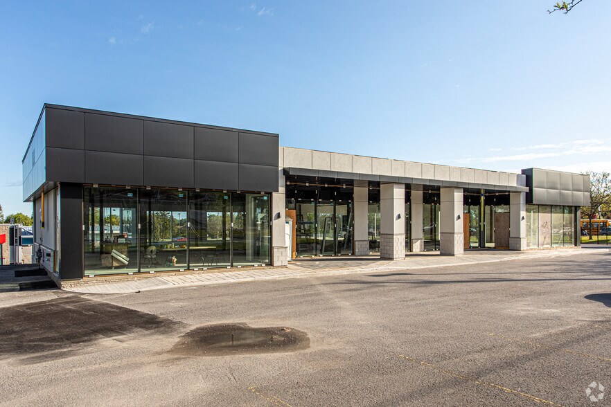 More Photos Of 5925-5929 Jeanne D'Arc Blvd, Ottawa Freestanding For Lease