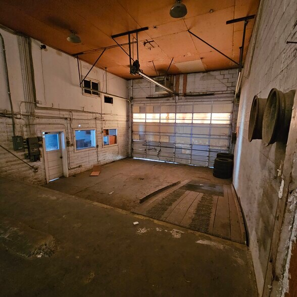 More Photos Of 116 Bay Dr, Great Falls Industrial For Sale