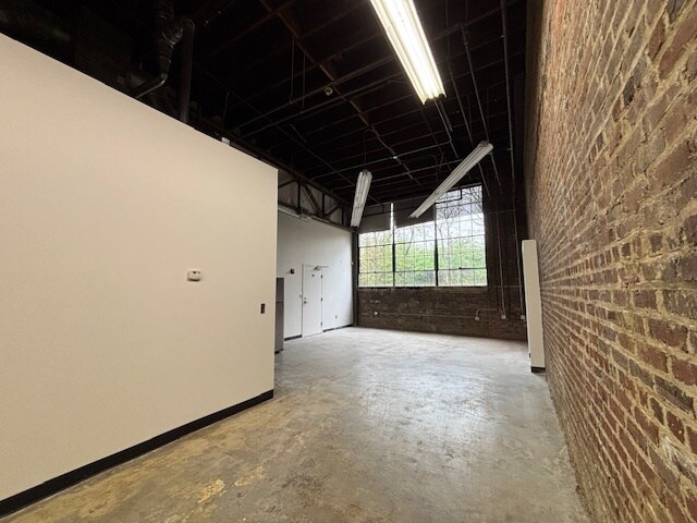 More Photos Of 887 W Marietta St NW, Atlanta Loft Creative Space For Lease
