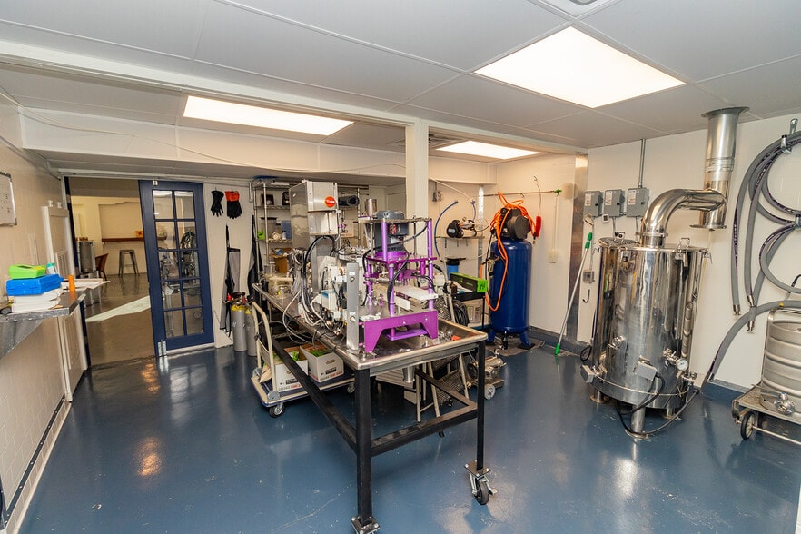 More Photos Of 1627 S Hillside St, Wichita Freestanding For Sale