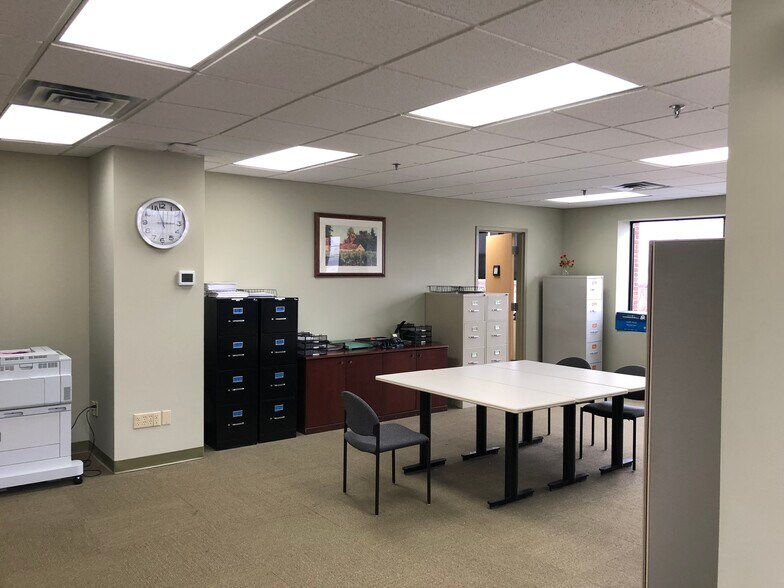 More Photos Of 228 Maple St, Manchester Office For Sale