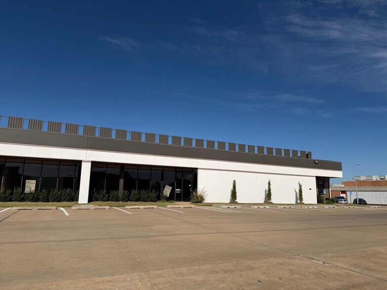 More Photos Of 6701-6715 E 41st St, Tulsa Storefront For Lease