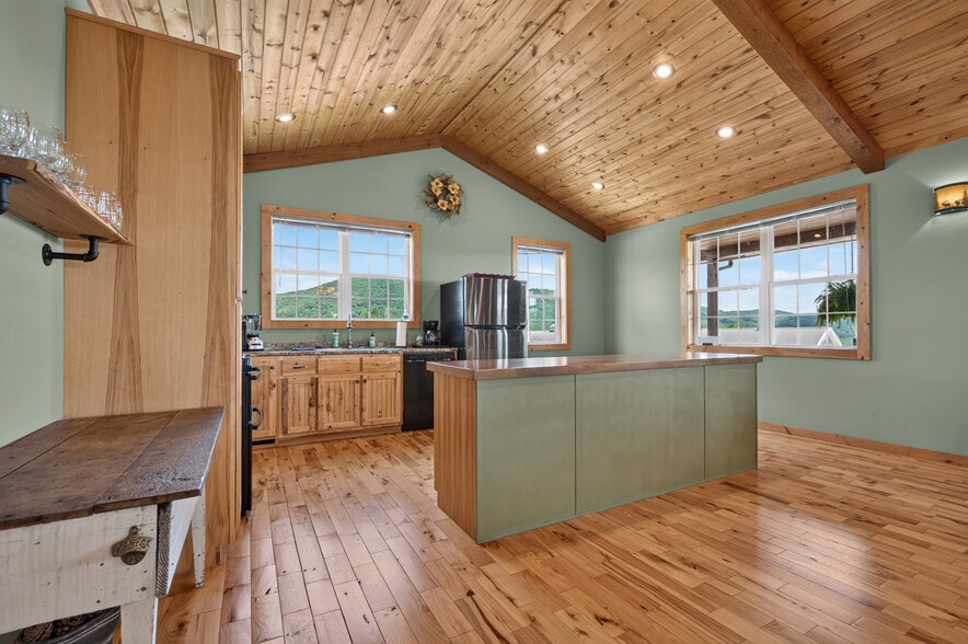 More Photos Of 639 Wagon Wheel Rd, Elk Creek Lodge Meeting Hall For Sale