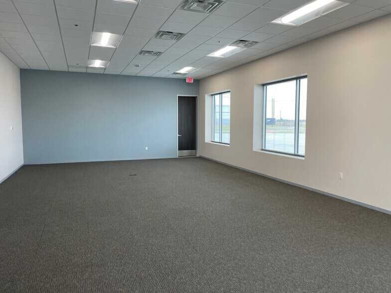 More Photos Of 7737 Cherokee Rd, Katy Distribution For Sale