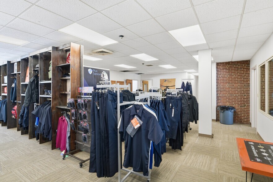 More Photos Of 109 Apremont Way, Westfield Manufacturing For Lease