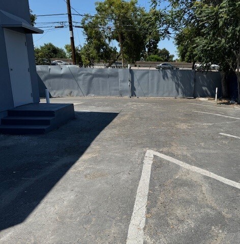 More Photos Of 19445-19449 Ventura Blvd, Tarzana Storefront For Sale