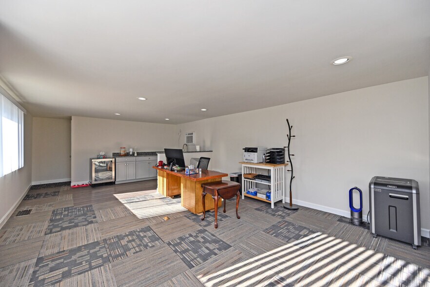 More Photos Of 340 W Main St, Batavia Office For Sale