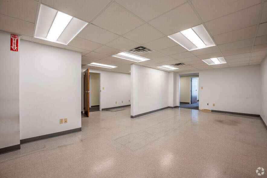 More Photos Of 3266 N Meridian St, Indianapolis Medical For Lease