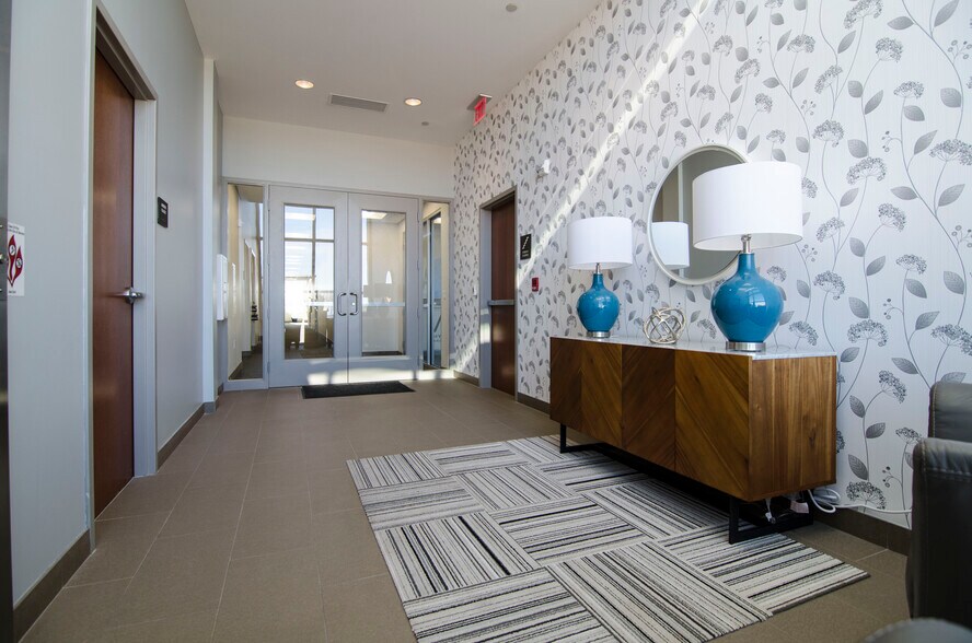 More Photos Of 857 W Washington St, Marquette Office Residential For Lease