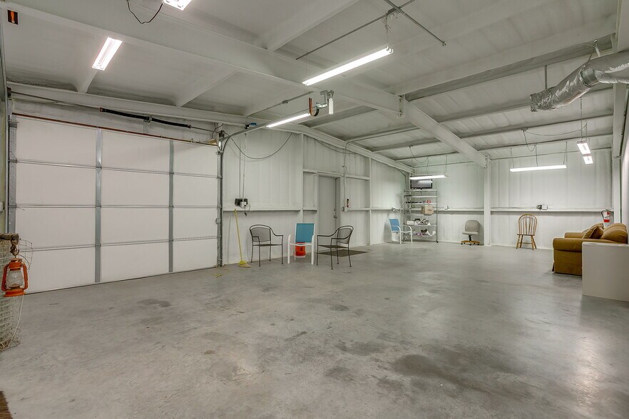 More Photos Of 13300 Cleburne Hwy, Cresson Industrial For Sale