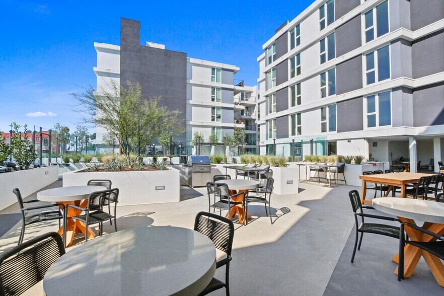 More Photos Of 200 N Vermont Ave, Los Angeles Apartments For Lease