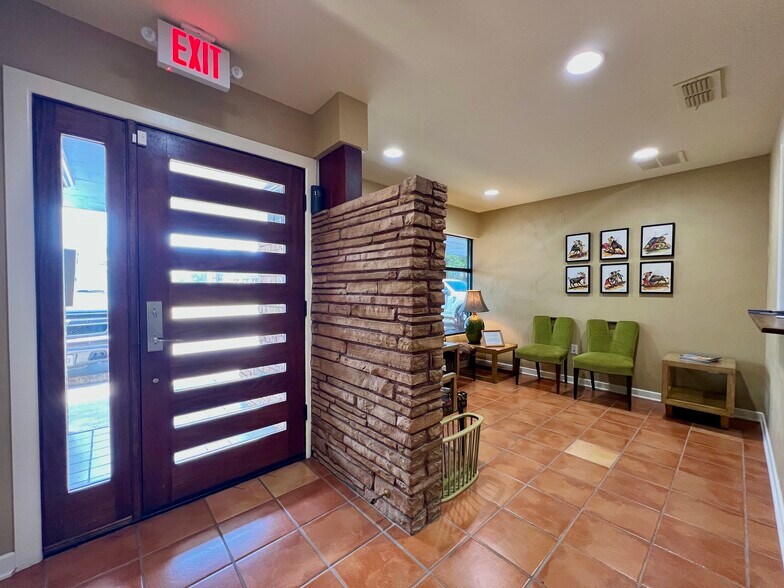 More Photos Of 614 Oak Ave, Sulphur Springs Office For Sale