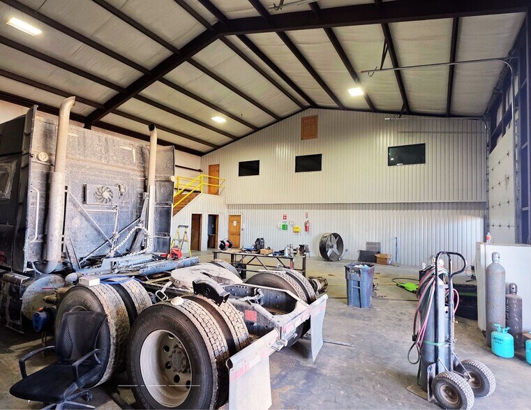 More Photos Of 1003 E County Road 140, Midland Industrial For Lease