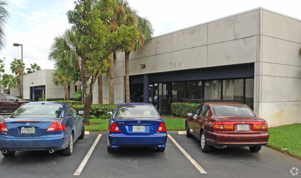 Primary Photo Of 776-858 S Military Trl, Deerfield Beach Research And Development For Lease