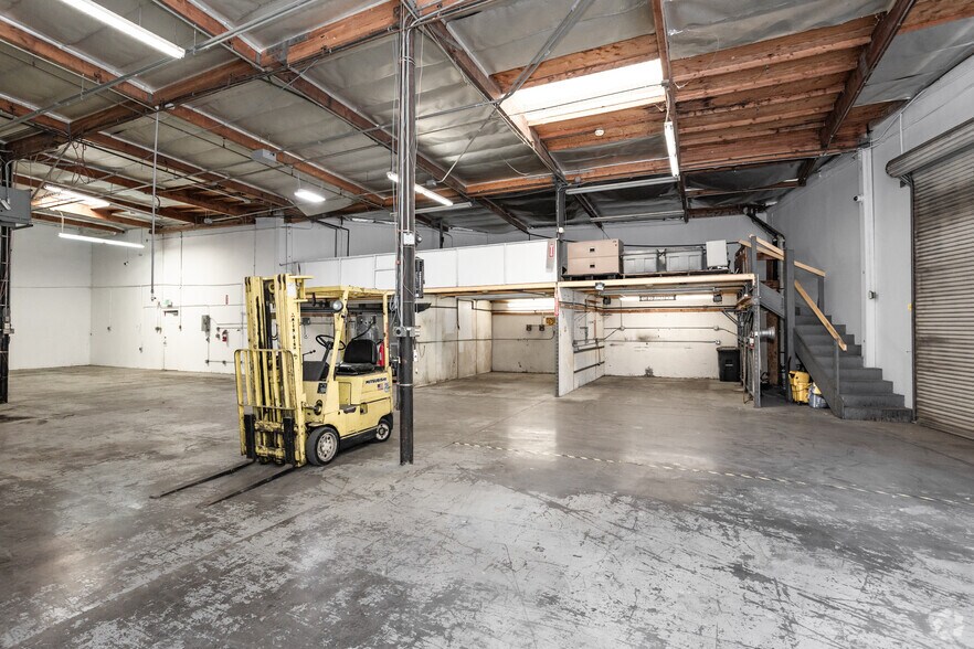 More Photos Of 23671-23675 Via Del Rio, Yorba Linda Light Manufacturing For Sale