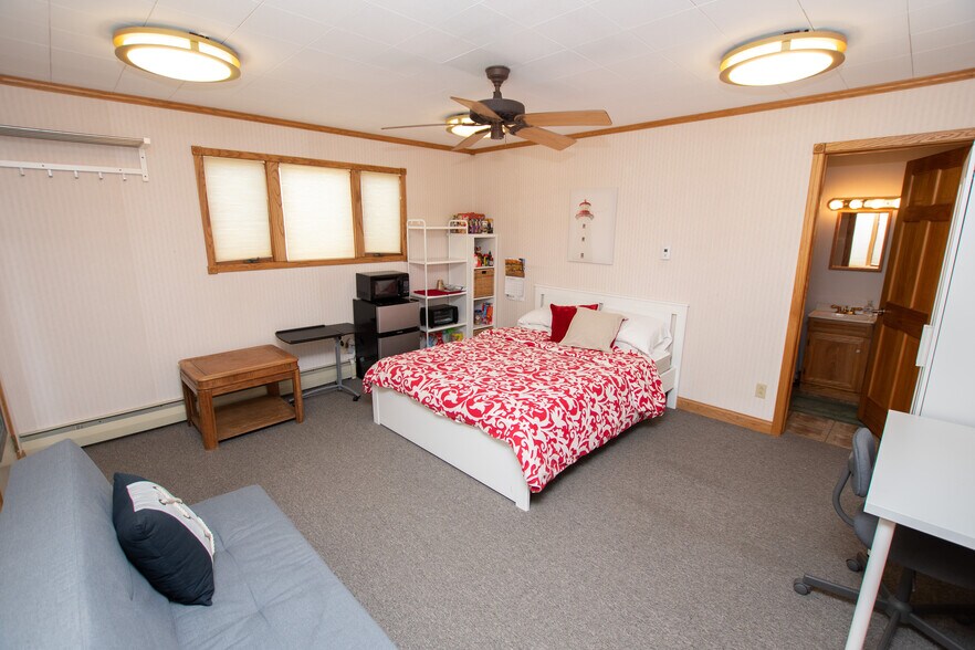 More Photos Of 26260 Main St, Beaver Island Hotel For Sale