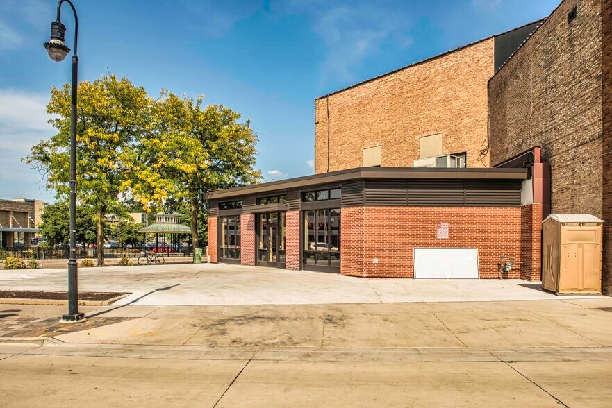 More Photos Of 344 W Broadway, Waukesha Storefront Retail Office For Lease