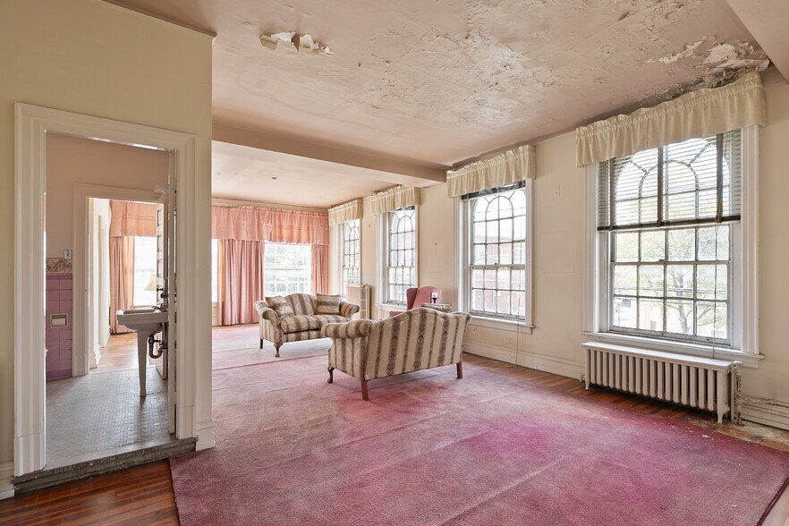 More Photos Of 2500 E Marshall St, Richmond Office For Sale