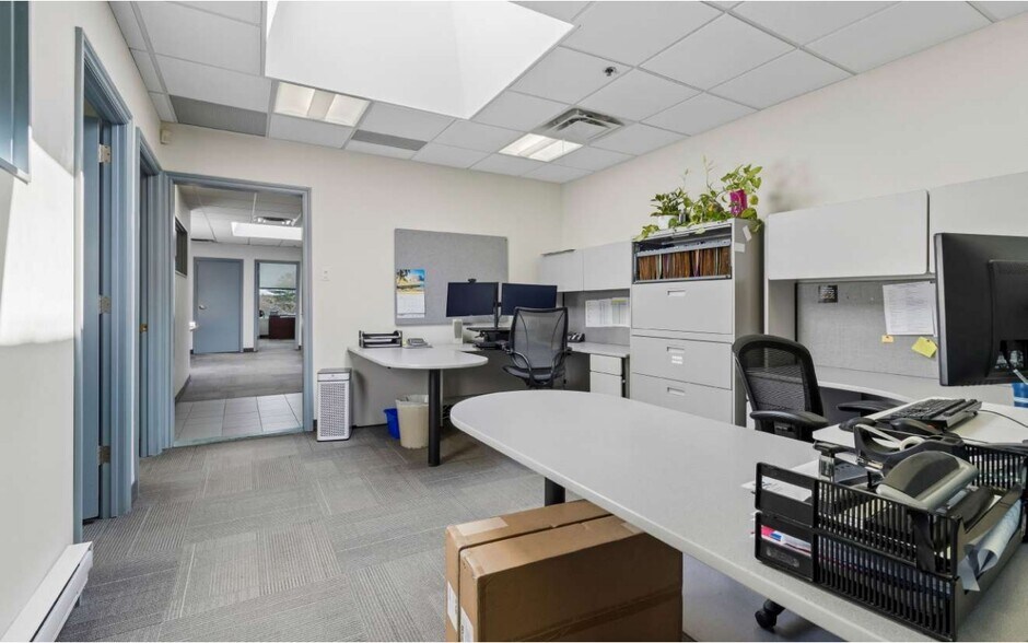 More Photos Of 242 Applewood Cres, Vaughan Light Manufacturing For Sale