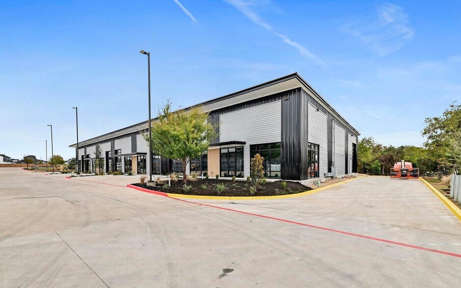 More Photos Of 300 Co Rd 199, Hutto Flex For Lease