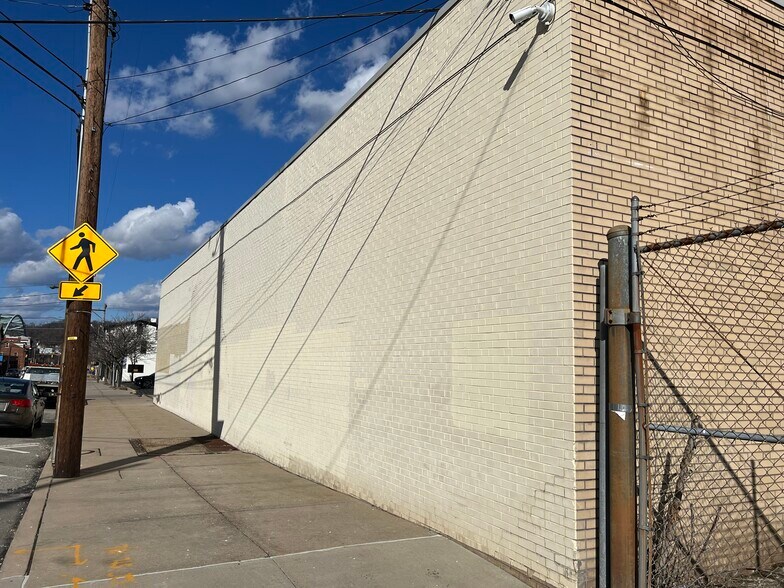 More Photos Of 2300-2306 S Jane St, Pittsburgh Unknown For Lease