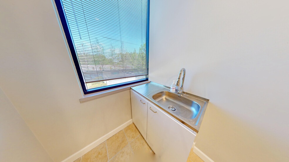 More Photos Of 130 N Gross Rd, Kingsland Medical For Sale