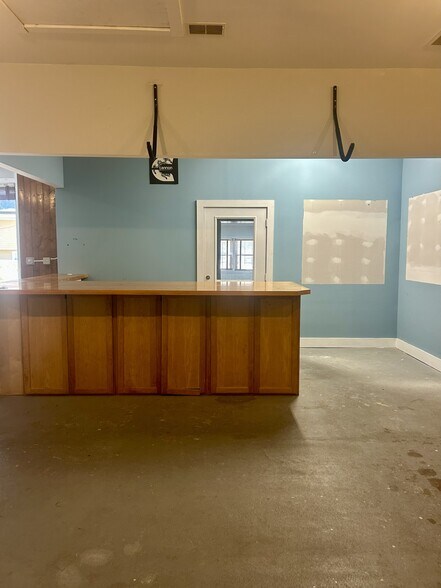 More Photos Of 118 May Ln, Mount Pleasant Storefront Retail Office For Sale